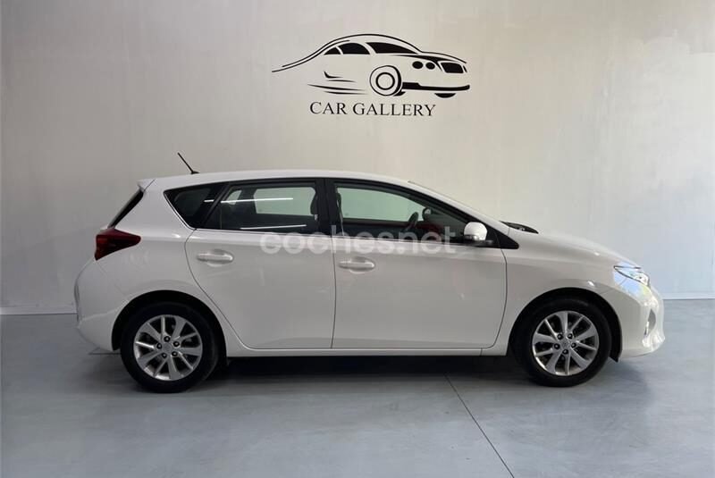 TOYOTA Auris 130 Active