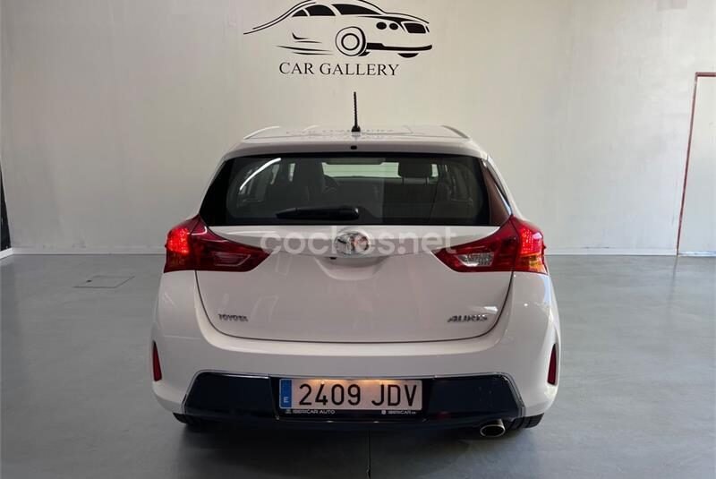 TOYOTA Auris 130 Active