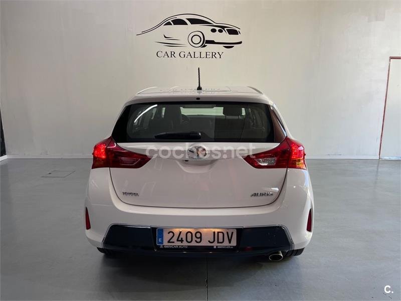 TOYOTA Auris 130 Active