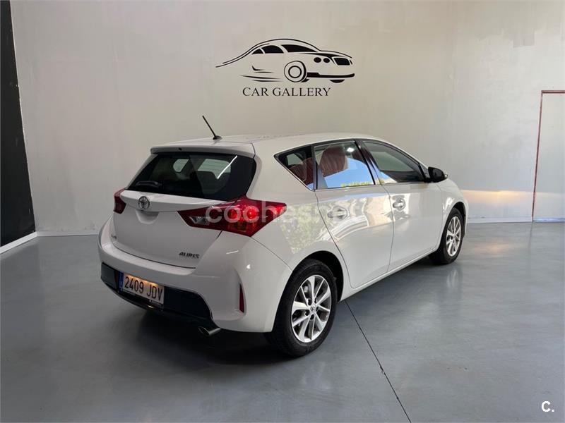TOYOTA Auris 130 Active