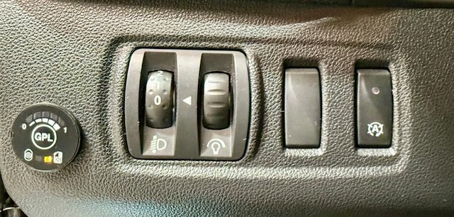 RENAULT Clio LIMITED ENERGY TCE 66KW 90CV GLP